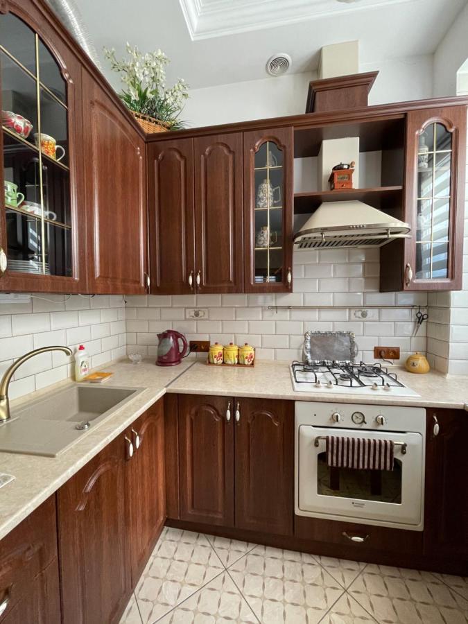 Apartment On Franka Lviv Bagian luar foto