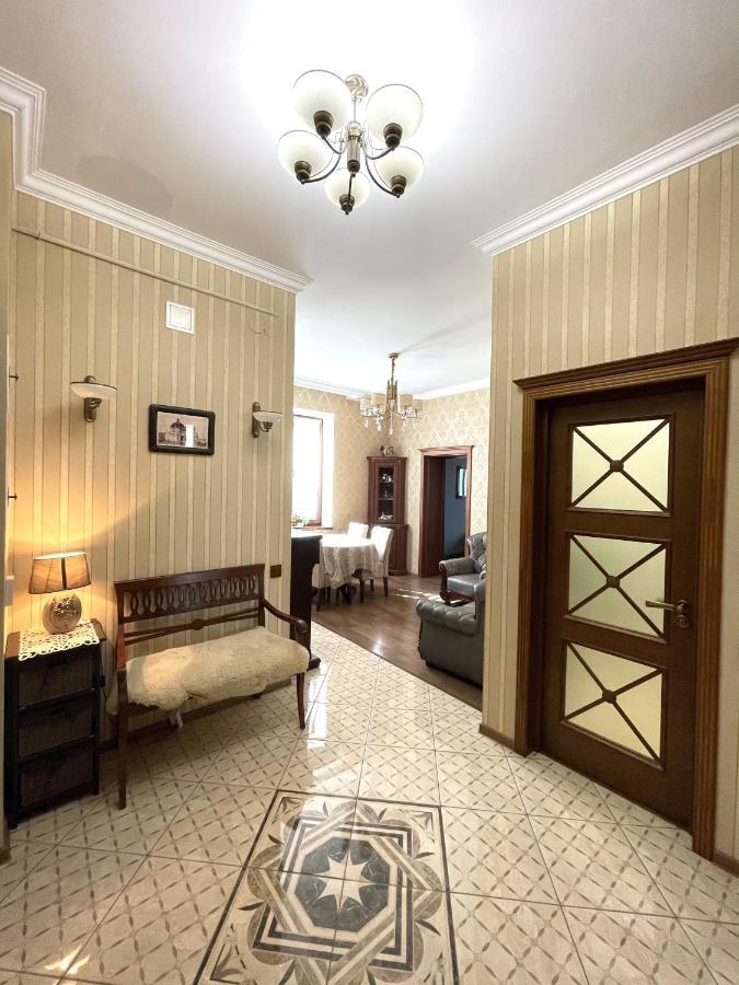 Apartment On Franka Lviv Bagian luar foto