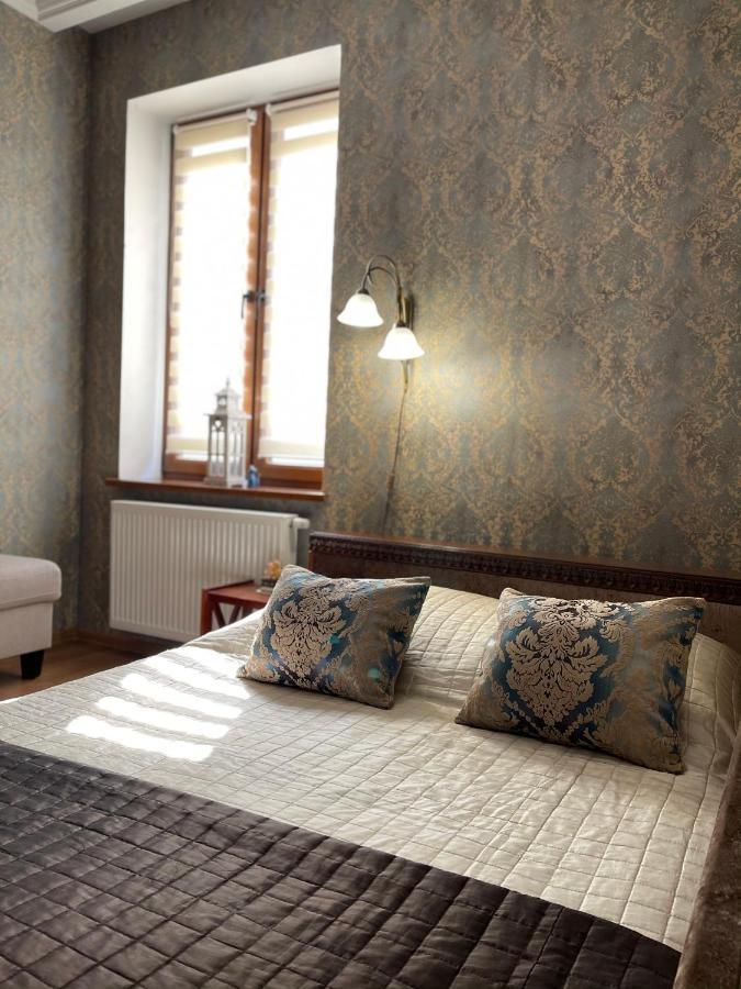 Apartment On Franka Lviv Bagian luar foto