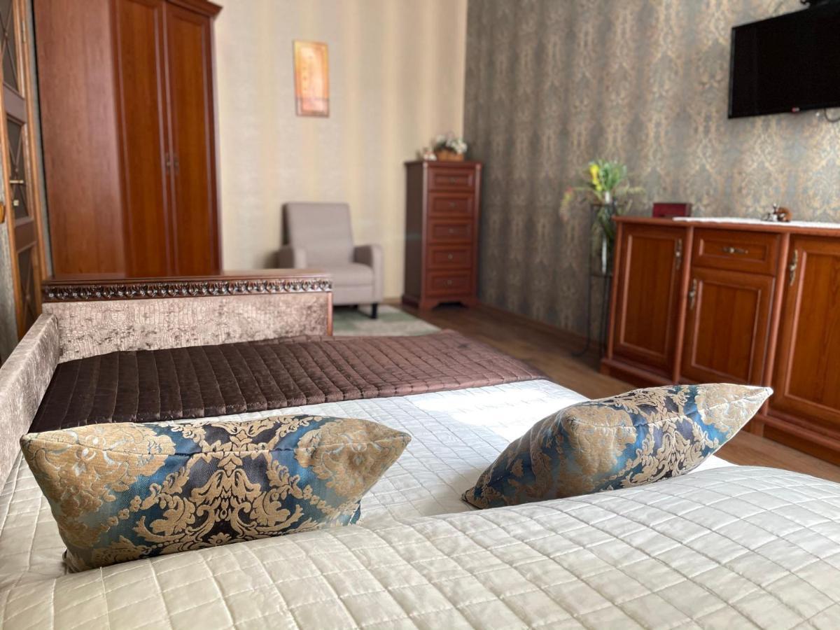 Apartment On Franka Lviv Bagian luar foto