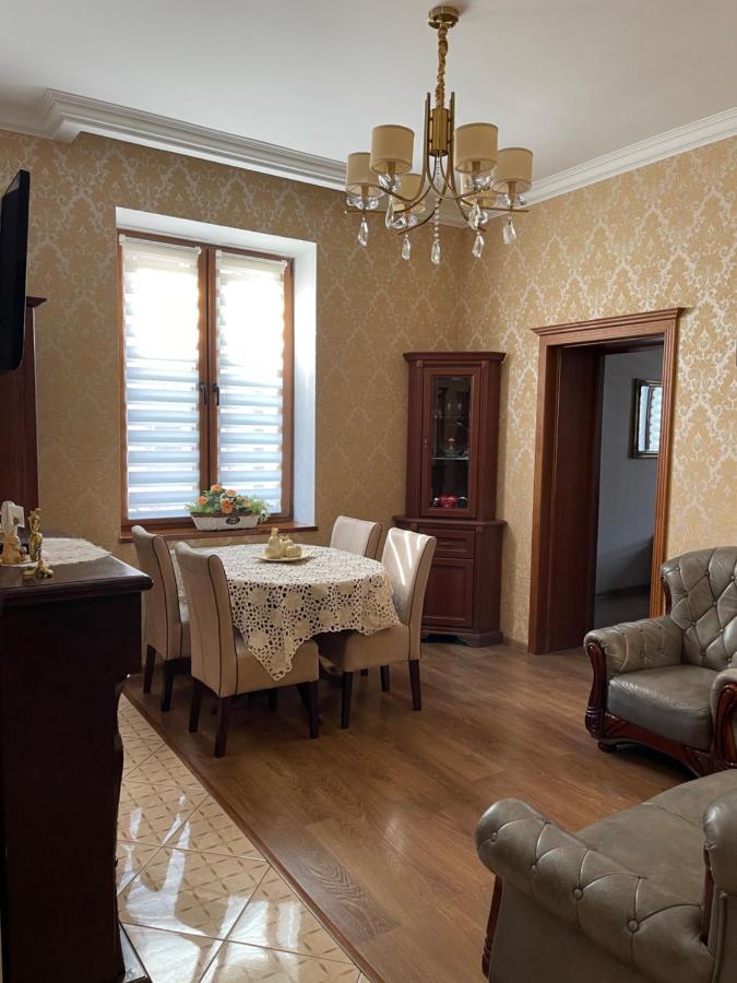Apartment On Franka Lviv Bagian luar foto