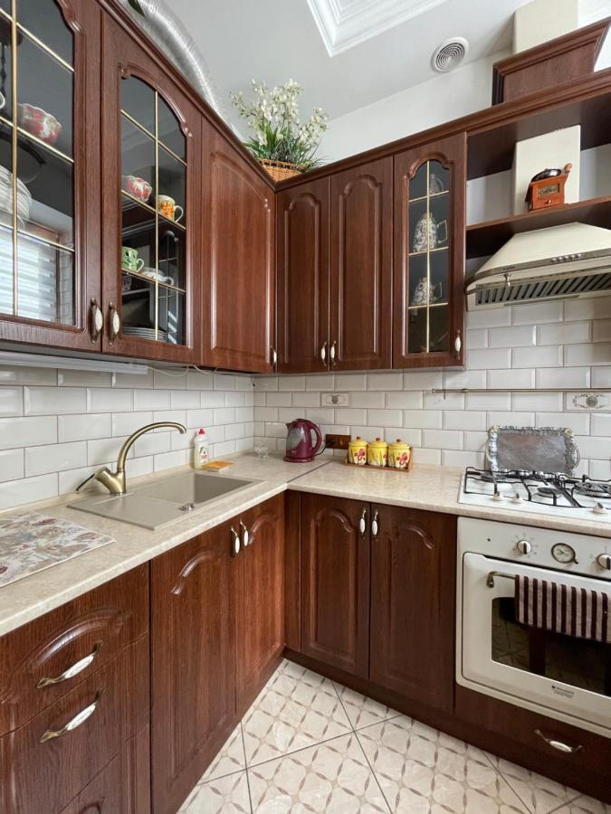 Apartment On Franka Lviv Bagian luar foto