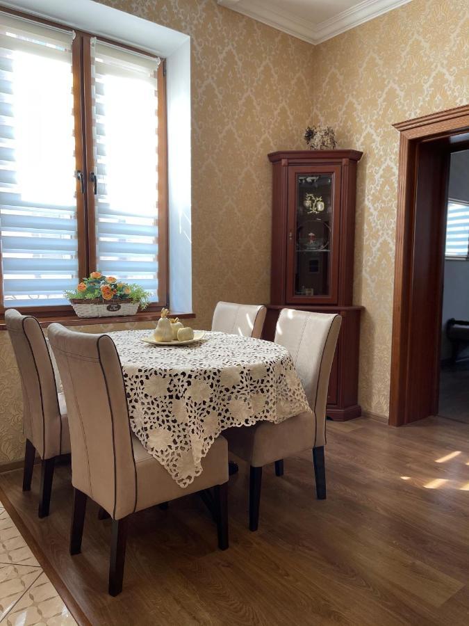 Apartment On Franka Lviv Bagian luar foto