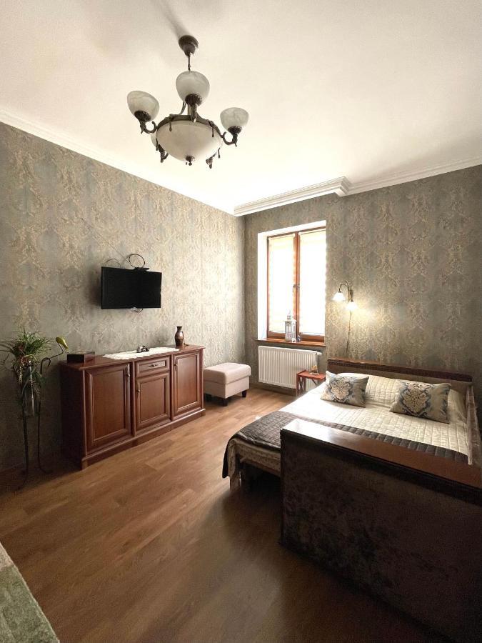 Apartment On Franka Lviv Bagian luar foto