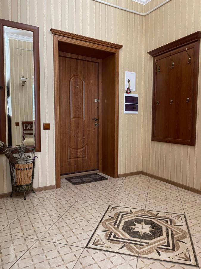 Apartment On Franka Lviv Bagian luar foto