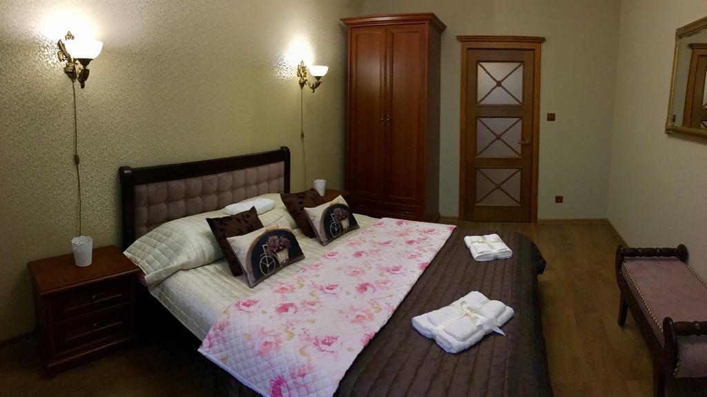 Apartment On Franka Lviv Bagian luar foto